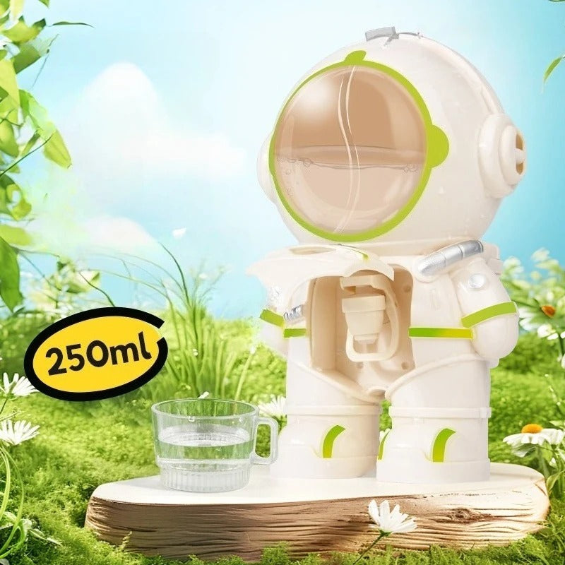 Astronaut drinking bottle for children